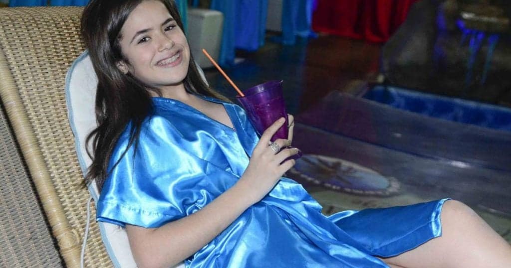 Maisa Silva comemora aniversário com festão e gastará mais de R$ 20 mil com vestidos