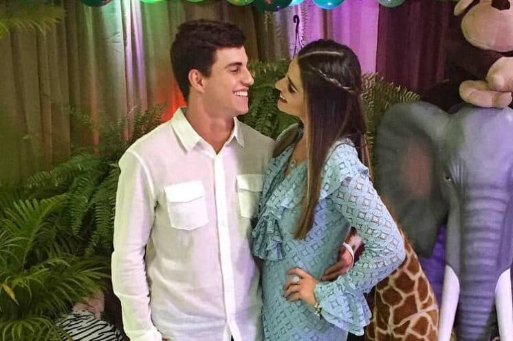 Ex-BBB Vivian curte aniversário de sobrinho com Manoel e fala sobre visita do gêmeo