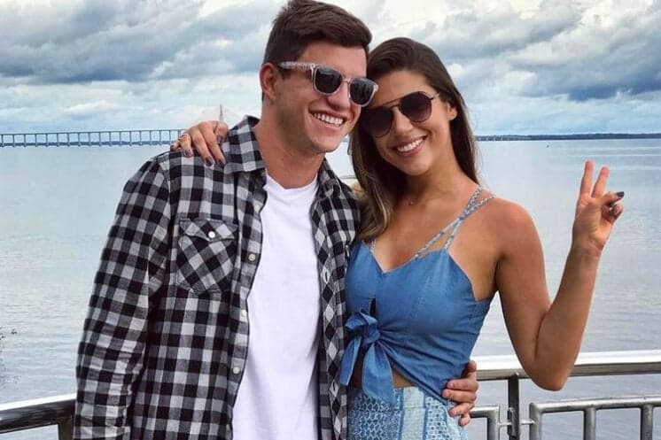 Ex-BBB Vivian oficializa namoro com Manoel