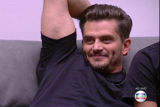 Ex-BBB Marcos comemora agenda lotada em clínica: "Nunca imaginei cobrar esse valor"