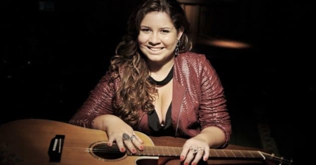 Marília Mendonça é flagrada em clima de romance com ator