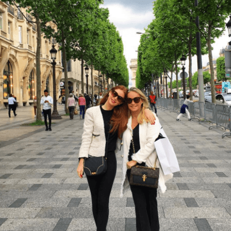 Na França, Marina Ruy Barbosa publica foto com sua mãe e ganha elogios na web