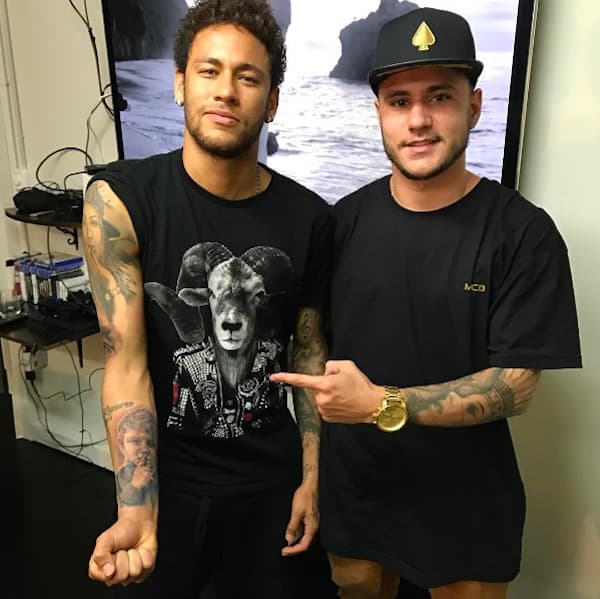 Neymar faz nova tatuagem e homenageia o filho