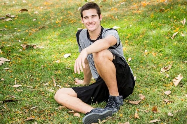 Nicolas Prattes revela que enfrentava 5 horas diária de ônibus para estudar