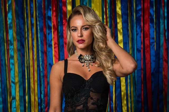 Paolla Oliveira aparece ao lado Marília Mendonça e publica encontro na internet