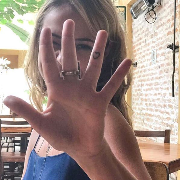 Paolla Oliveira surge sem maquiagem e surpreende