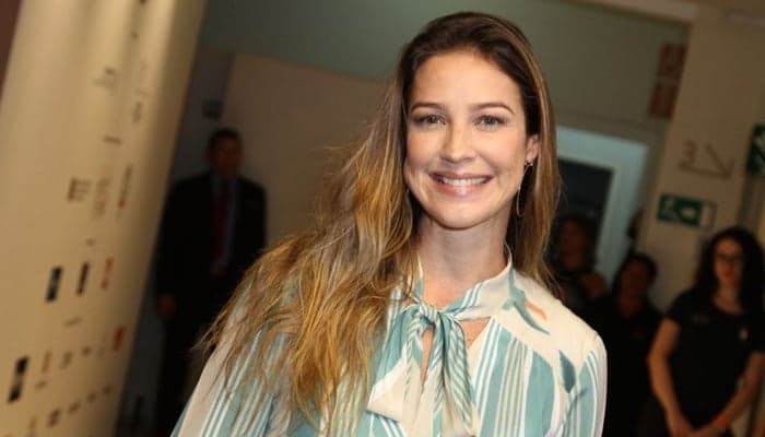 Em Portugal, Luana Piovani curte domingo de sol ao lado da família