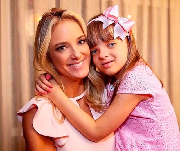 Ticiane Pinheiro proíbe filha de ter canal na web: "Muito cedo"