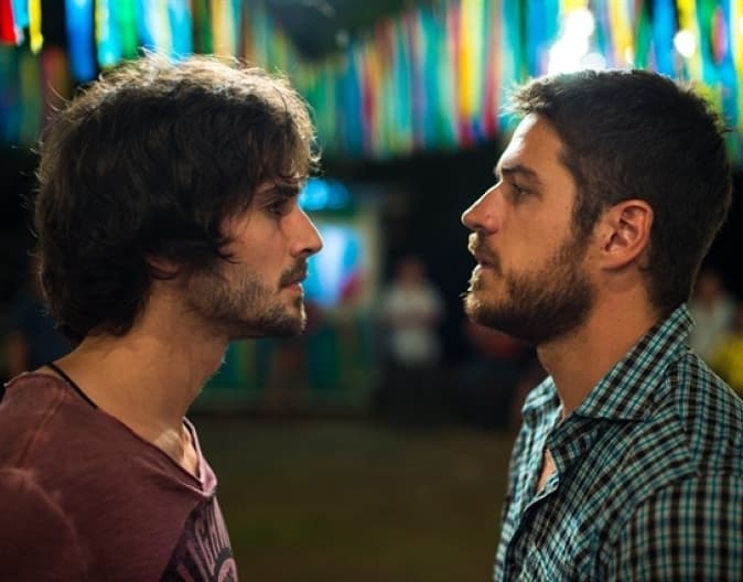 Zeca se desentende com Ruy e parte para cima do rival em "A Força do Querer"
