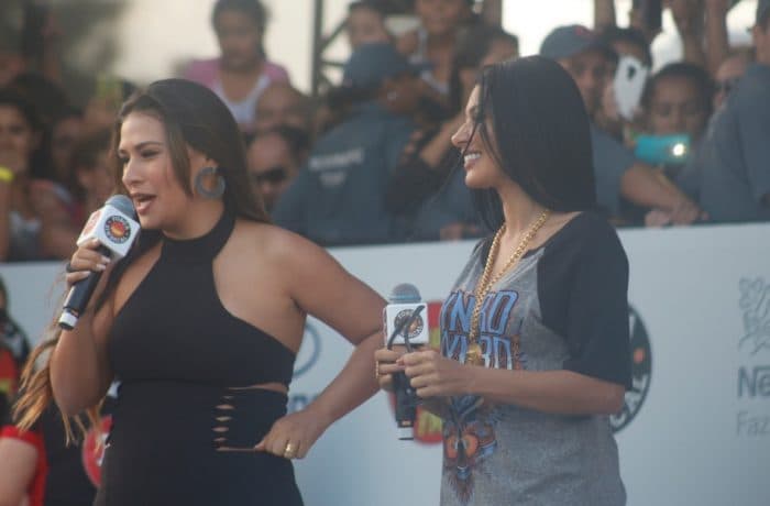 Simone, de Simaria, revela proposta indecente com roupa de uma senhora