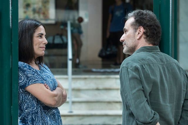 Em nova temporada de "Segredos de Justiça", Glória Pires ganha marido e filhos