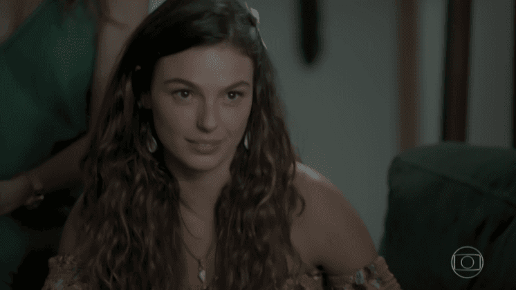 Isis Valverde vira boneca com personagem de Ritinha