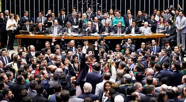 Últimos acontecimentos políticos mudam a rotina de famosos em adquirirem renda extra