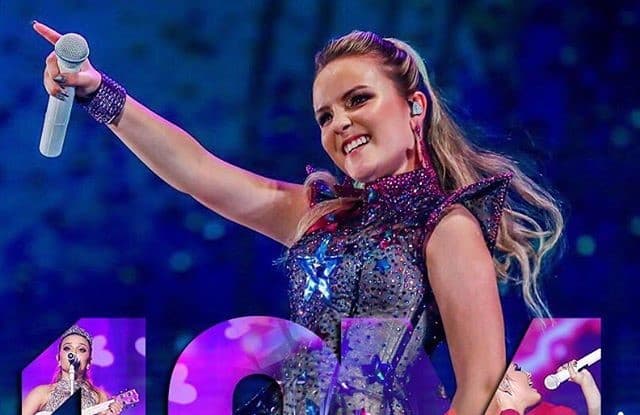 Larissa Manoela faz anúncio em seu Instagram e se emociona