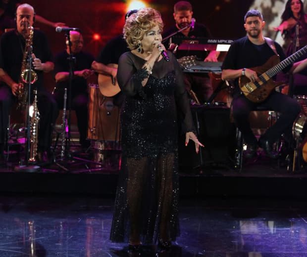 Alcione surpreende ao surgir 20 kg mais magra no "Domingão do Faustão"
