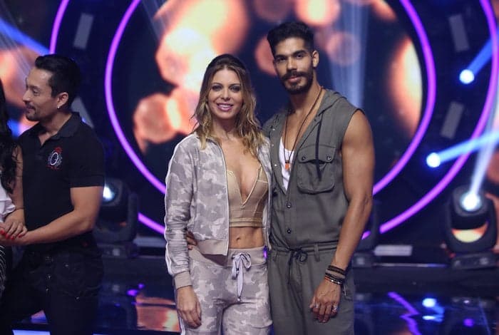 Bailarino de Sheila desmaia e a loira é eliminada do "Dancing Brasil"