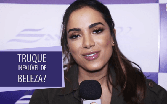 Anitta diz se prefere mandar ou receber nudes e escolhe entre botox ou plástica