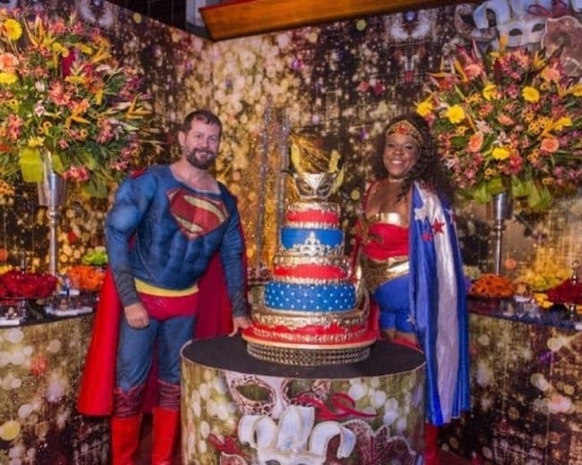 Cacau Protásio ganha festa surpresa de aniversário