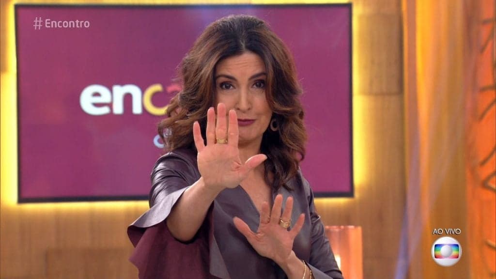 Fátima Bernardes dança Reggaeton no "Encontro" e deixa convidados de boca aberta