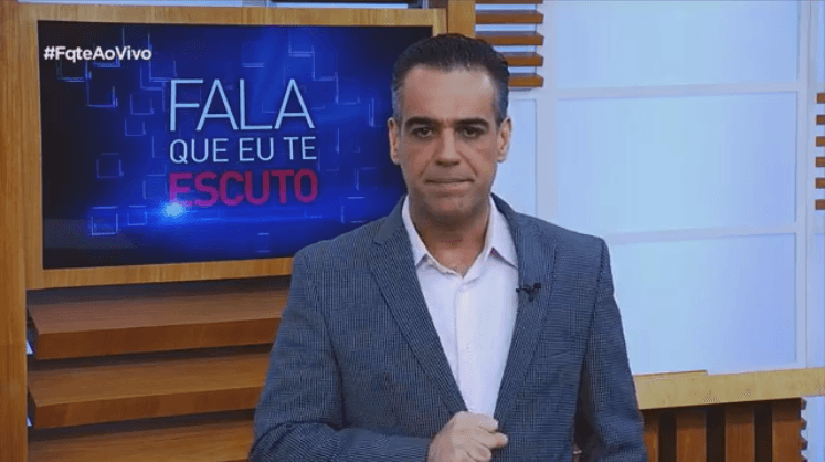 Na Record, pastor diz que Globo fatura milhões em cima do Carnaval e se irrita com telespectador