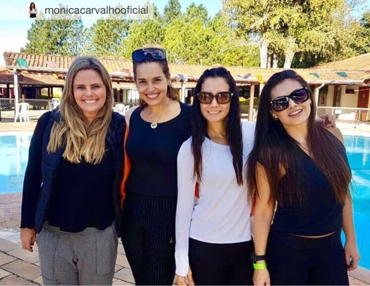 Maria Cândida e amigas famosas se reúnem