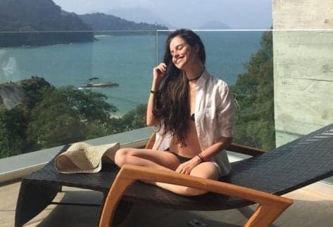Atriz se inspira em Ana Maria Braga e posa fantasiada em foto