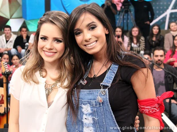 Após se apresentar com Sandy, Anitta dispara sobre a artista: "É formol"