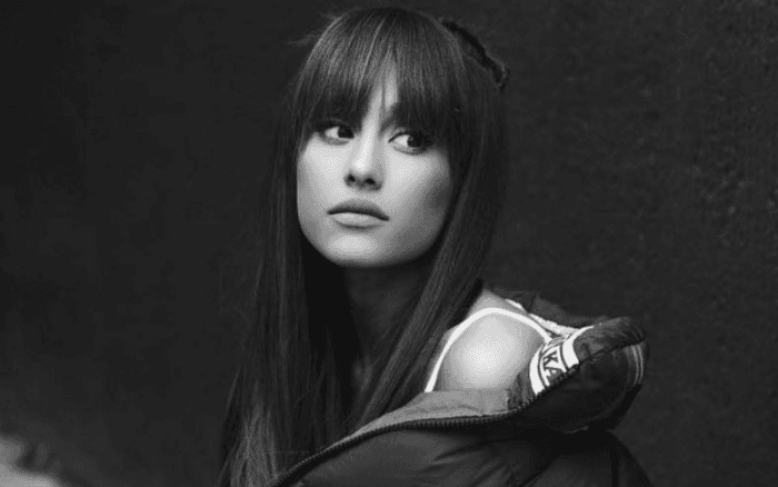 Ariana Grande chega ao Brasil e é flagrada em hotel por paparazzi; veja as fotos