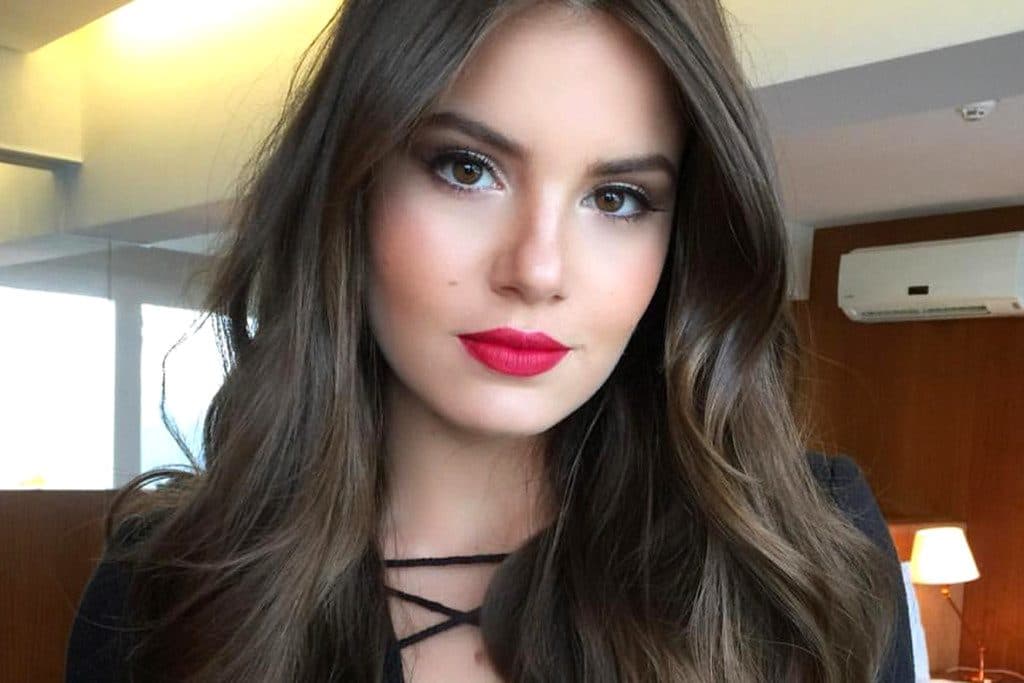 Sotaque carioca de Camila Queiroz em "Pega Pega" é criticado na web: "Parece dublada"