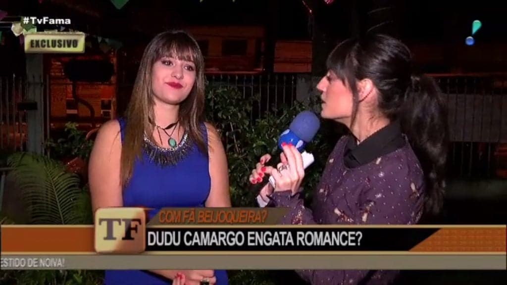 Moça que beijou Dudu Camargo tem 16 anos e quer namorar o apresentador: "Ele beija bem"
