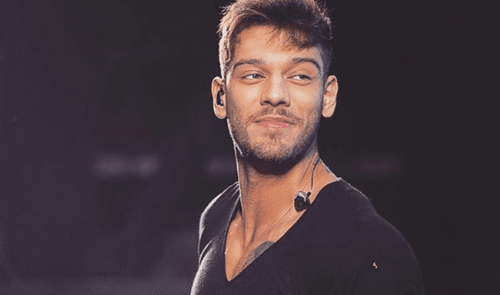Lucas Lucco dança funk até o chão e deixa fãs assanhados
