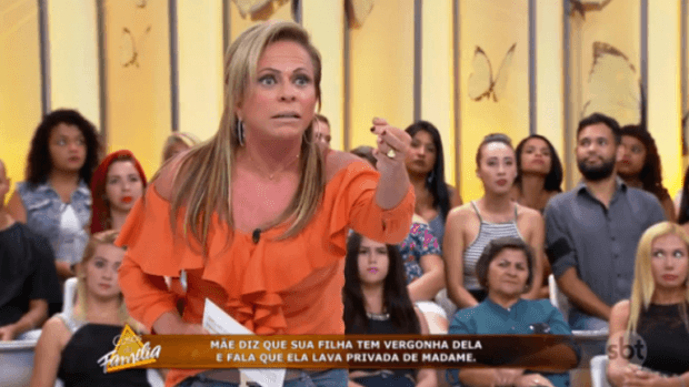 "Casos de Família": Christina Rocha revela que paga para os convidados