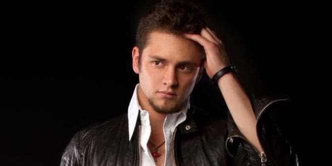 Ex-RBD Christopher Uckermann volta ao Brasil para evento com fãs