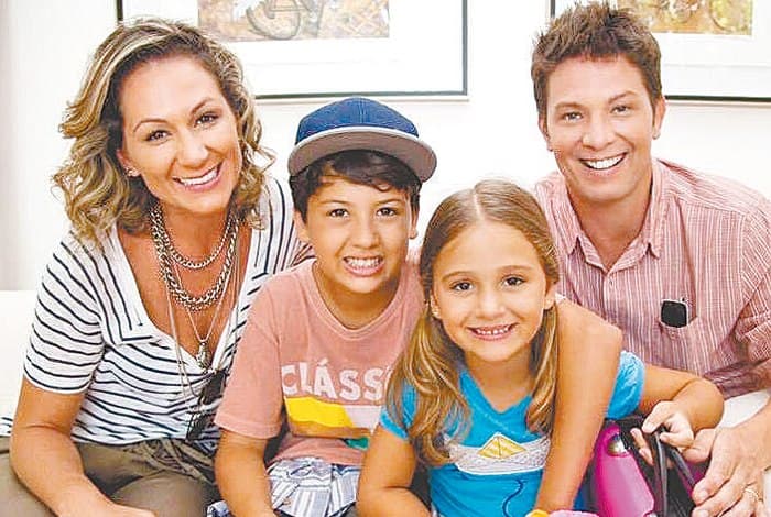 Apresentador do SBT, Mario Frias fala do sucesso de "Senhora do Destino" e de sua ex, Nivea Stelmann