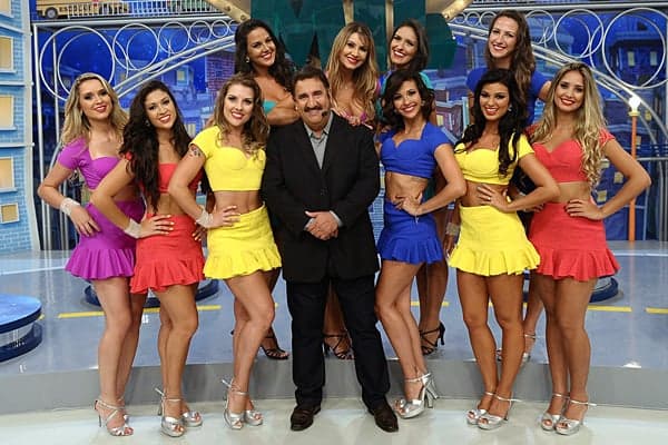 Produtor do "Programa do Ratinho" revela: "Tem um travesti no elenco"