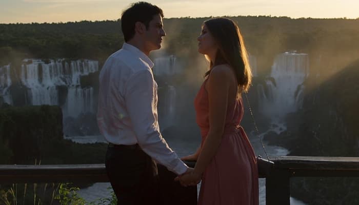 Nova novela das sete, "Pega Pega" estreia com erros na abertura e história rápida demais