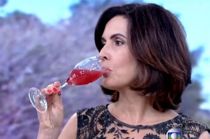 Fátima Bernardes diz que ficava longe da cozinha na juventude: "Não fazia nem arroz"