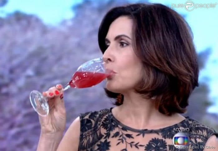 Fátima Bernardes aparece cantando evidência após gafe no "Encontro"
