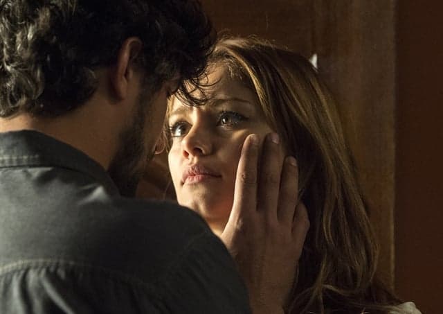 "Os Dias Eram Assim: Renato faz revelação à Alice, os dois fazem amor, mas ela decide romper