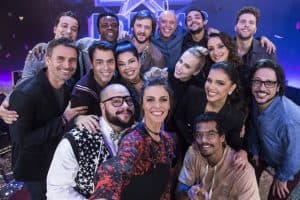 Tiago Abravanel e Fernanda Lima com participantes do "PopStar" (Foto: Globo/Divulgação)