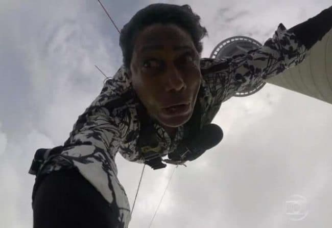 Gloria Maria pula de maior bungee jump do mundo e vira meme na internet; assista como foi