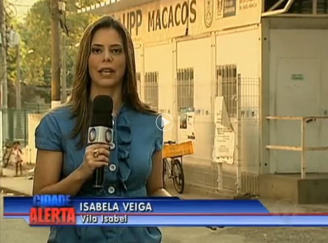 A repórter Isabela ao vivo na Record.