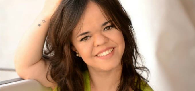 Sucesso no Projac, Globo proíbe atriz anã de dar entrevistas