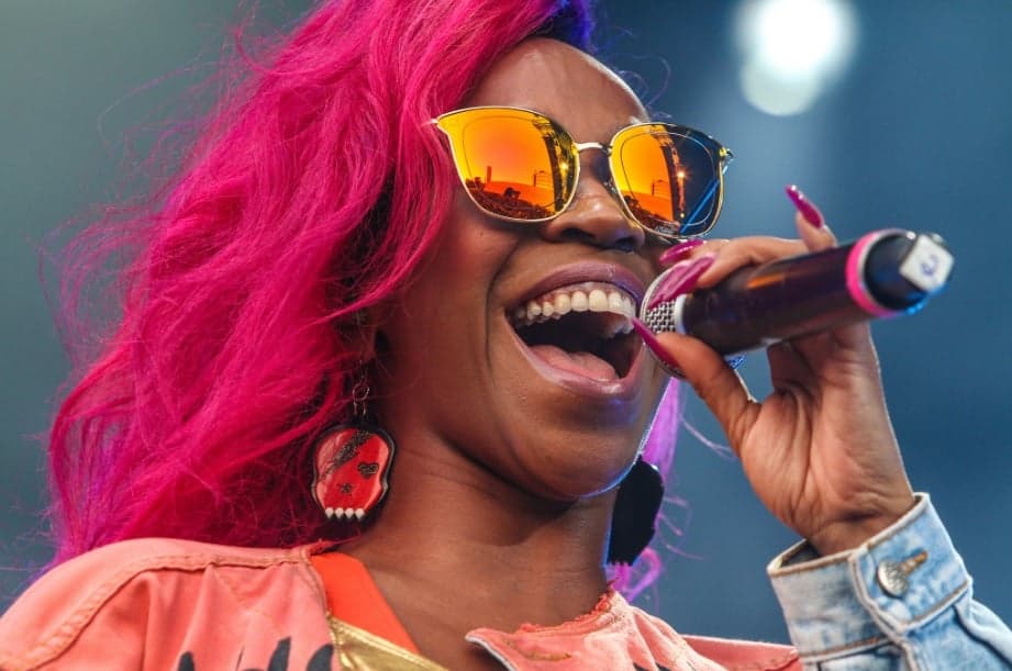 Karol Conka faz declaração inusitada durante Parada Gay: "Eu tô toda lambida"