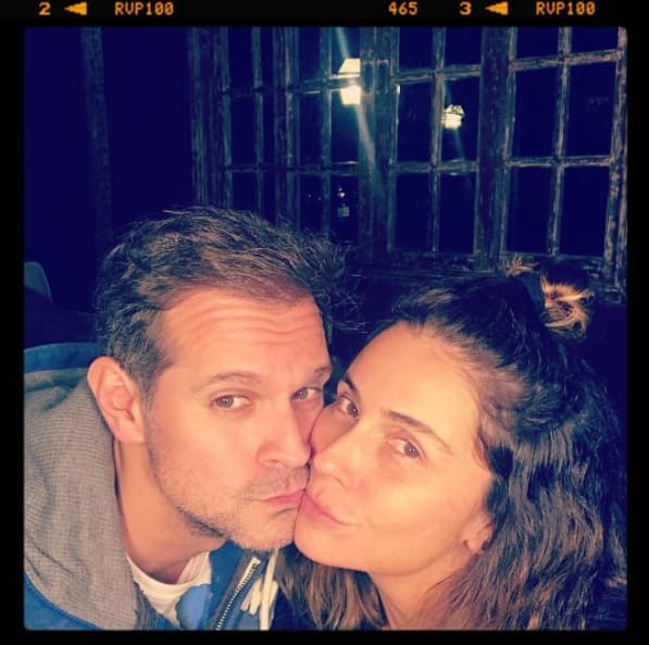 Sem maquiagem, Giovanna Antonelli publica foto beijando o marido