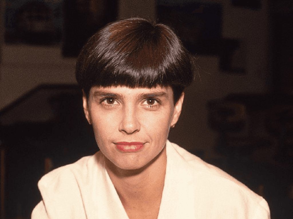 Longe da TV há quase 30 anos, Lídia Brondi surge diferente em foto