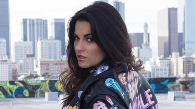 Enquanto é disputada pela Televisa e Telemundo, Maite Perroni, lança nova música; veja o videoclipe Loca