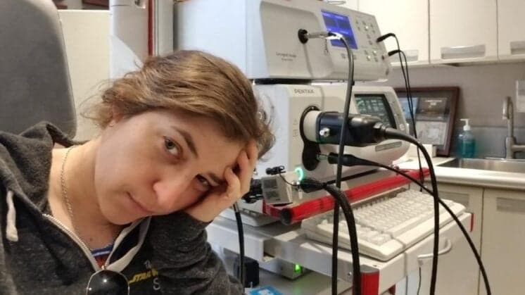 Atriz ficará um mês sem poder falar; saiba o motivo