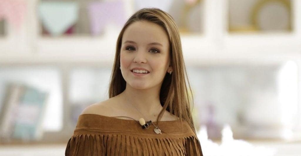 Larissa Manoela estreia nova cidade cenográfica do SBT