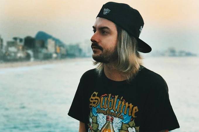 Ex-Restart, Pe Lanza vai parar na delegacia e faz desabafo sobre polêmica com a mãe